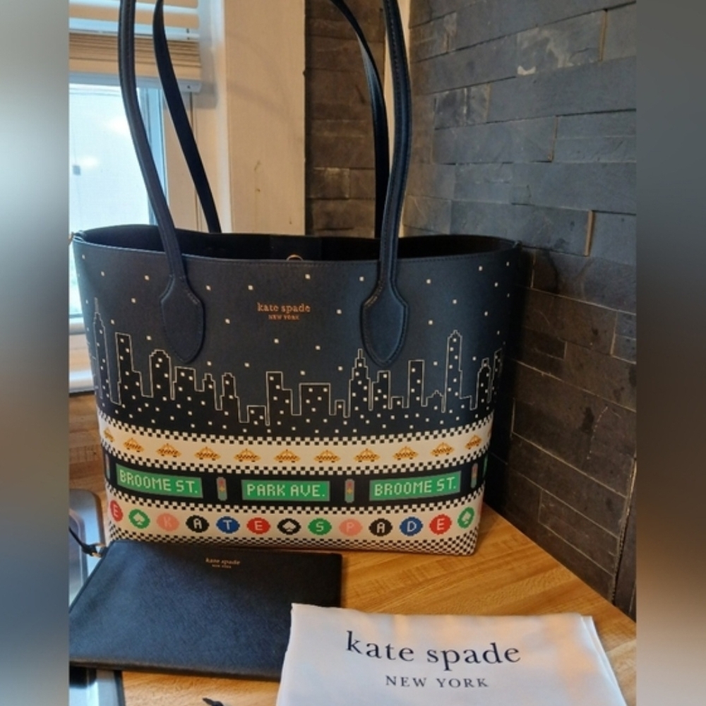 💥LOW START Kate Spade Big Apple Tote AND Wristlet - Picture 2 of 9